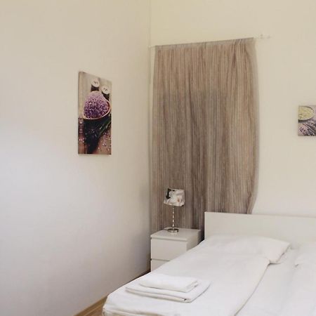פראג Modern Apartment Ve Smeckach 28 מראה חיצוני תמונה